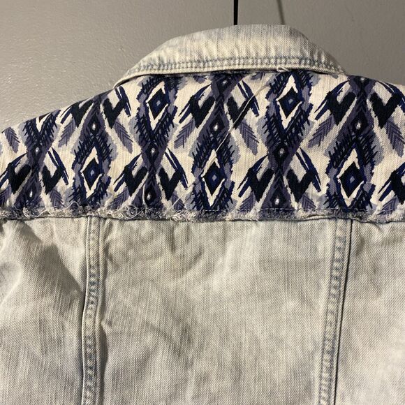 Rock & Republic Women's Acid Wash Denim Jacket SZ L Distressed Crop - Picture 4 of 5